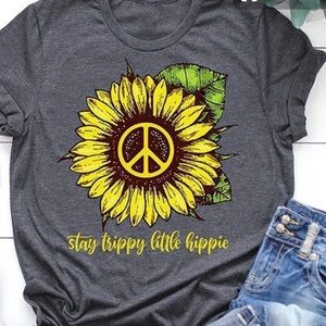 “Stay trippy little hippie” gray tee shirt w Sunflower and PEACE SIGN XL